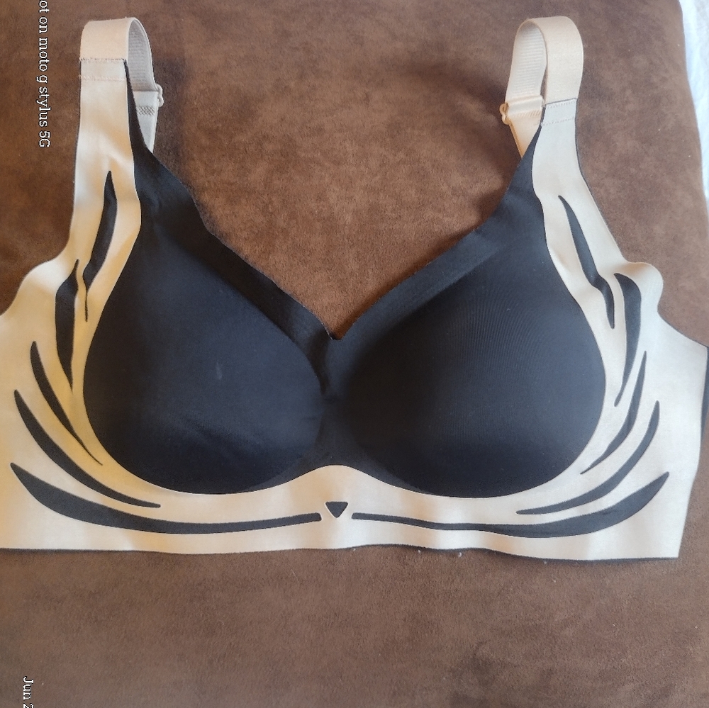 Seamless Black and Cream Bra